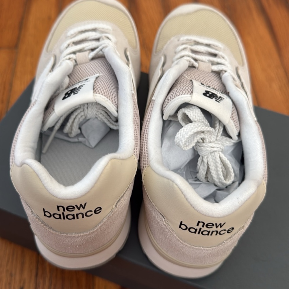NWT New Balance 574 Cream and Gray Sneakers 8 - Picture 5 of 9